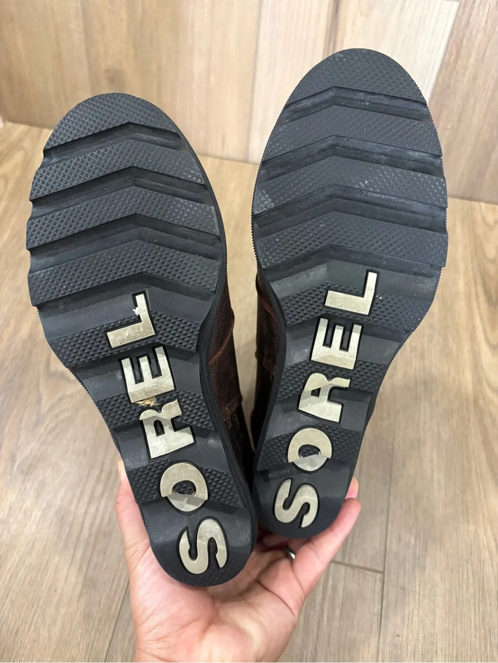 Sorel Joan of Arctic Wedge II Chelsea Burro Distressed Leather Ankle Booties